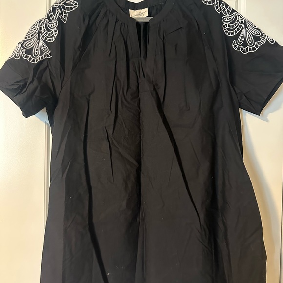 Universal Thread Black Garment - Picture 2 of 4